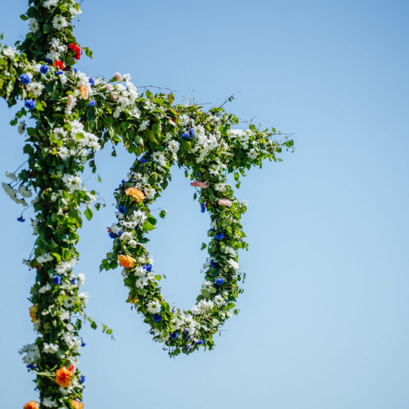 Välkommen att uppleva midsommar på riktigt klassiskt vis